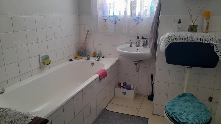 To Let 2 Bedroom Property for Rent in Blomtuin Western Cape